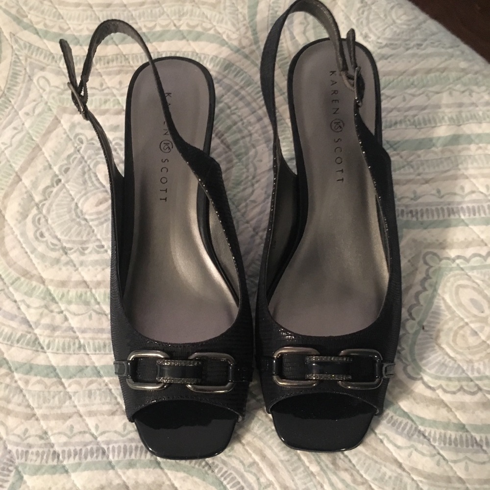 9 1/2 Navy blue peep toe sling backs, brand new!